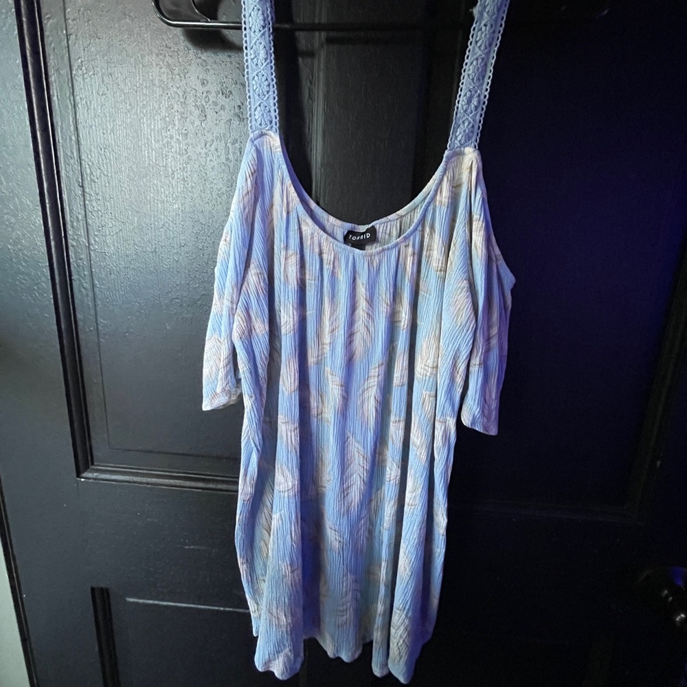 Torrid 2x off shoulder feather print top